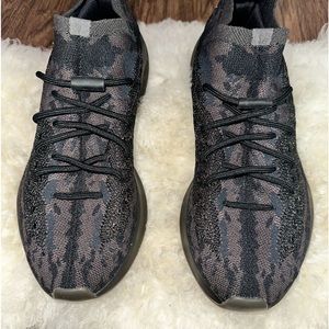 - Black Yeezy size 11 Brand-new authentic